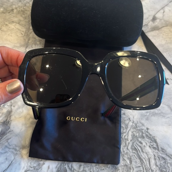 Gucci sunglasses with box and dust bag - Picture 4 of 8